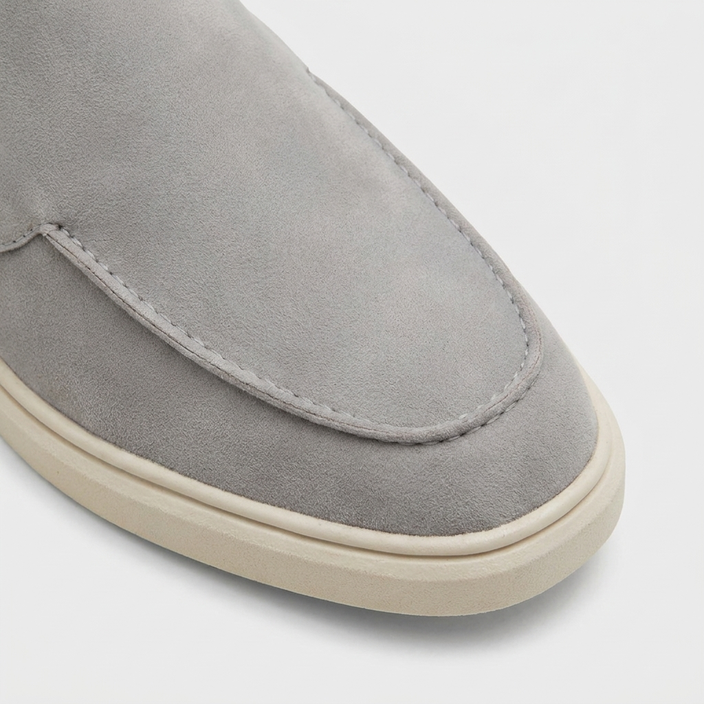 Close-up do detalhe do Mocassim Masculino Regent Light Grey